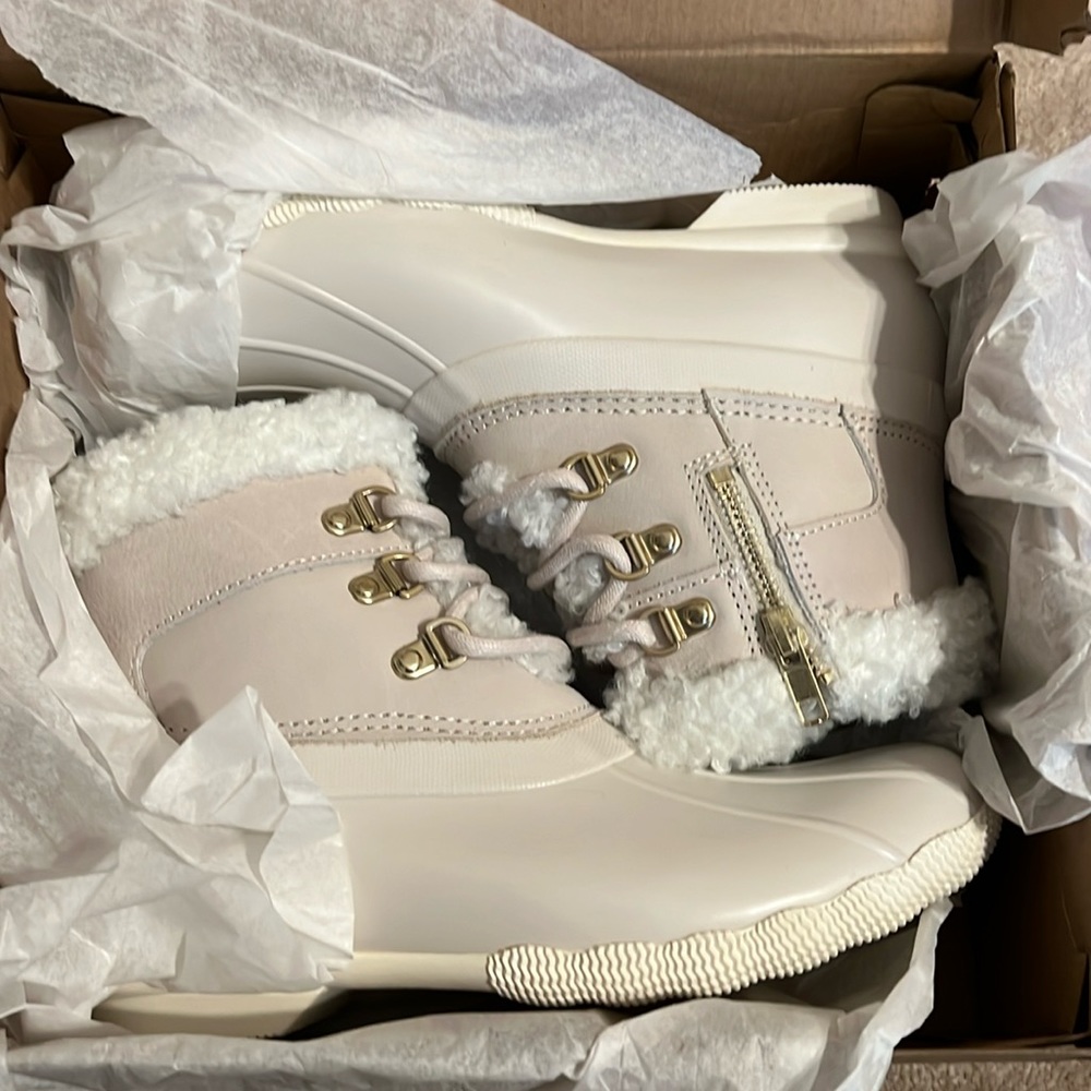 New with box! Sperry Women's Duck Boot size 7